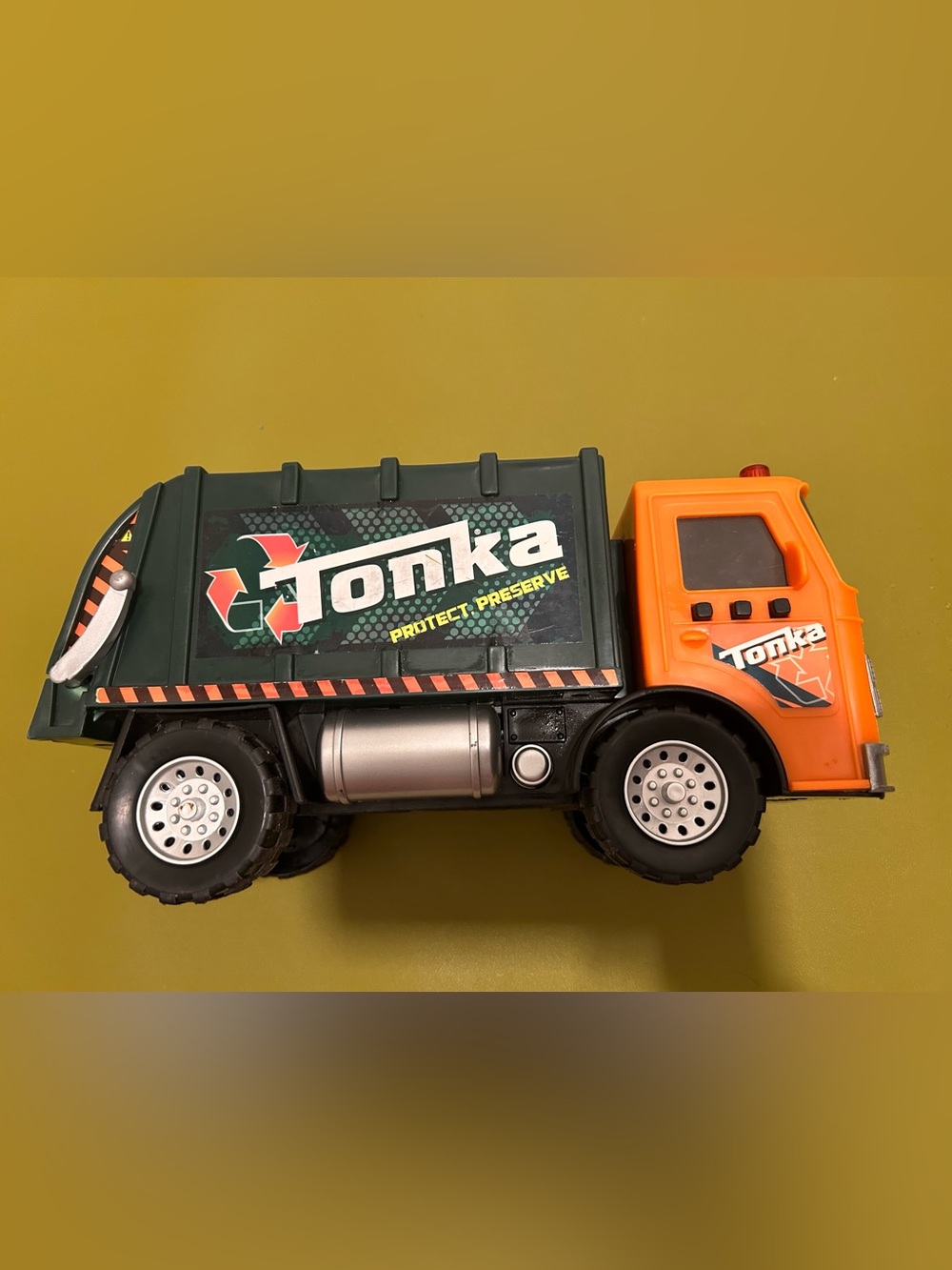 Tonka Protect Preserve Recycling Garbage Truck Orange Green Lights & Sounds 2010